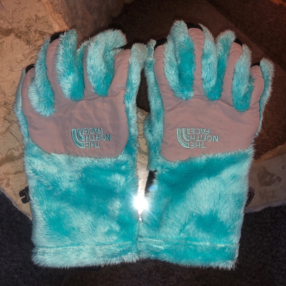 Girl’s NorthFace Gloves